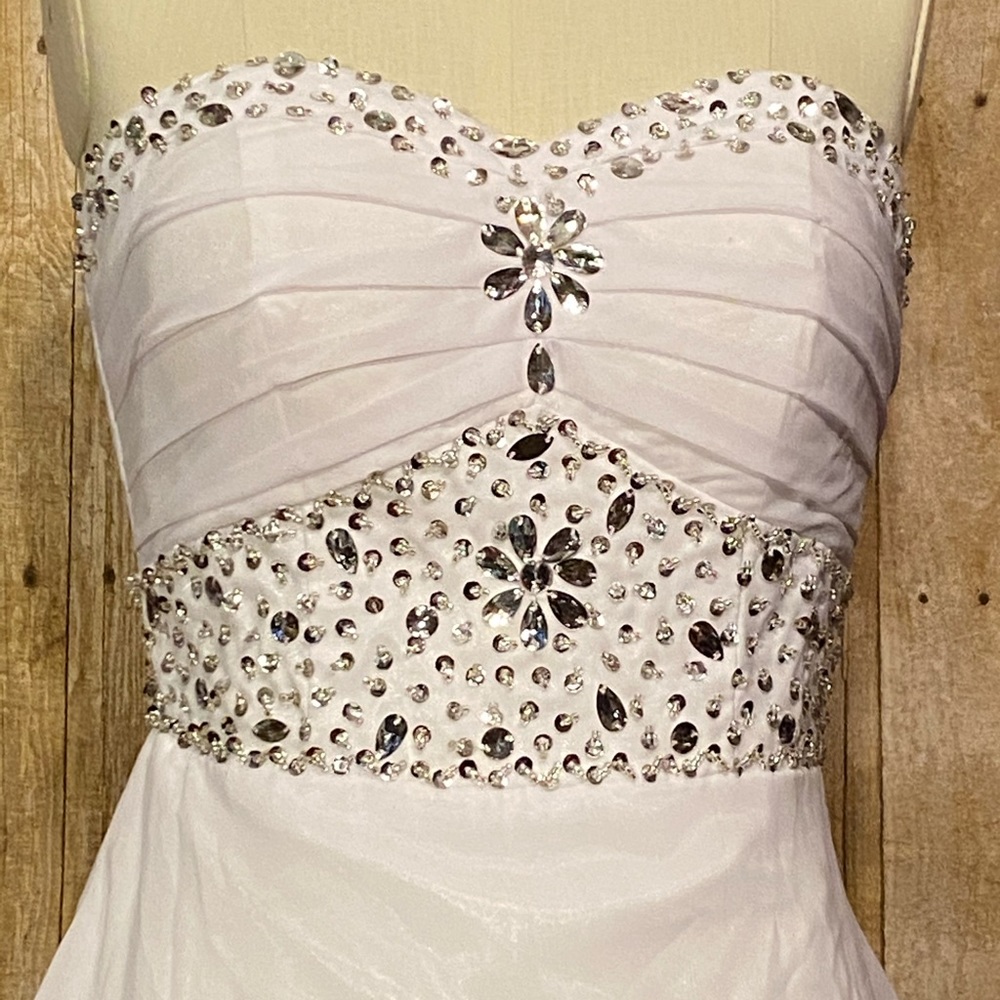 NEW Jaeden White Formal Dress